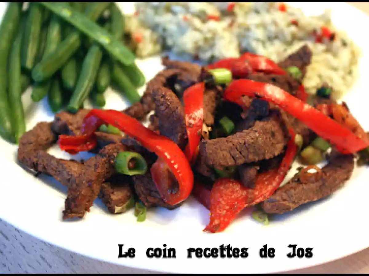 ÉMINCÉ DE BOEUF AU POIVRE NOIR ET AU POIVRON ROUGE