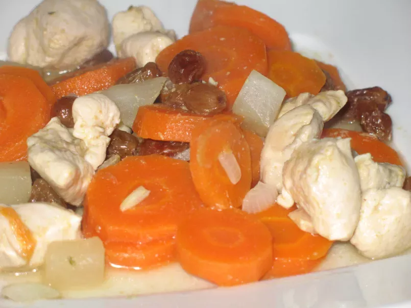 Emincé de poulet aux carottes et raisins