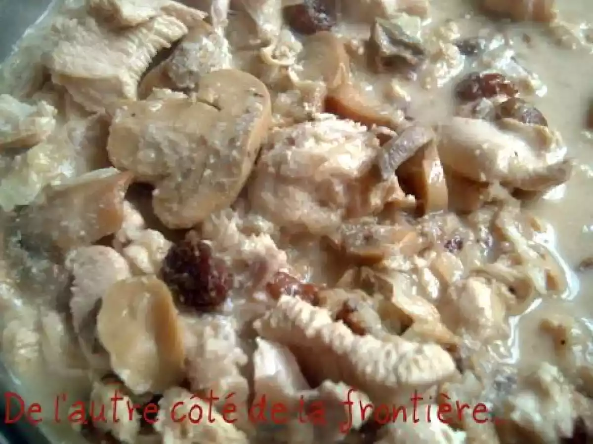 ÉMINCÉ DE POULET - SAUCE AUX CHAMPIGNONS