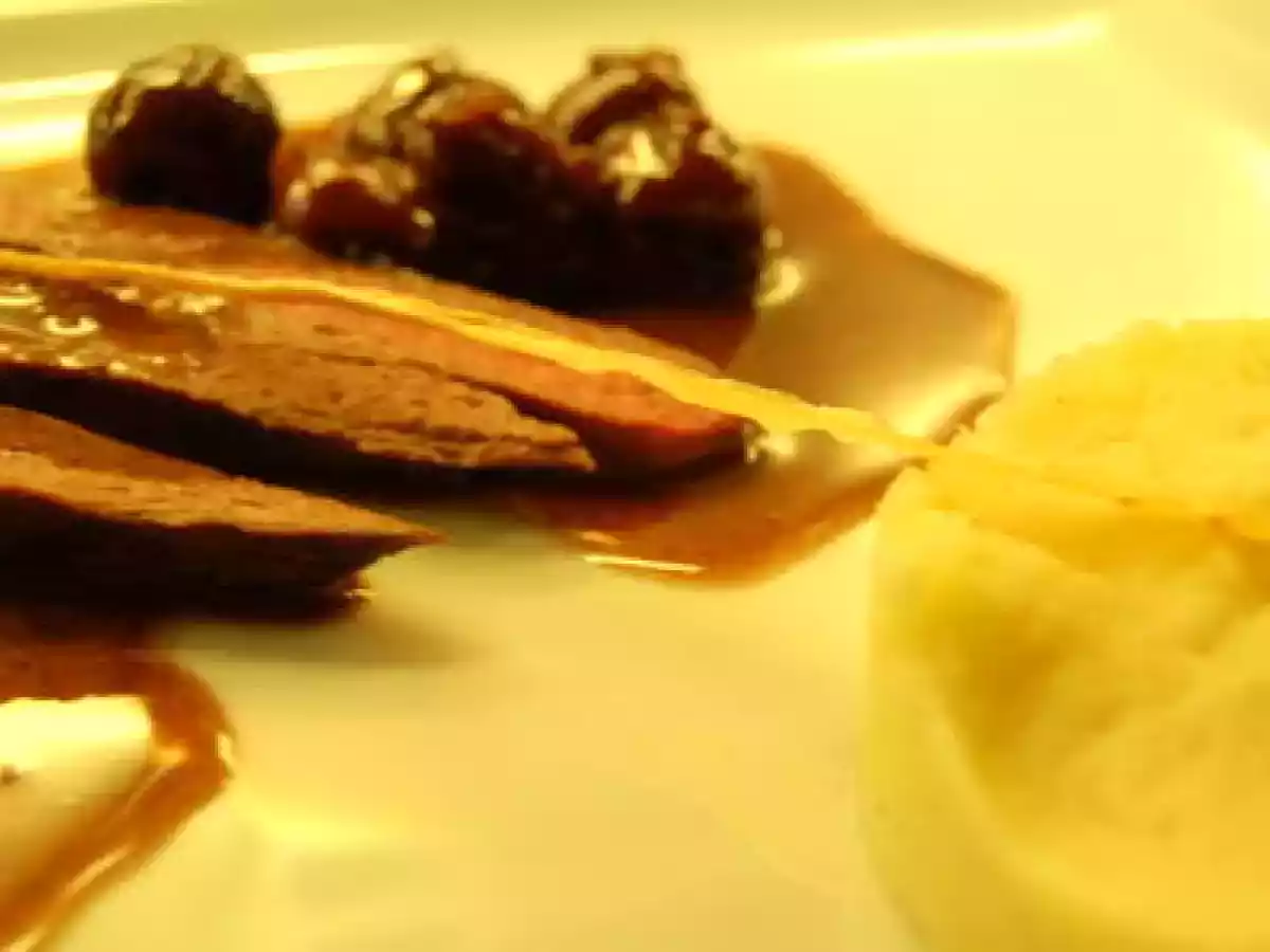 Emincés de steak de biche, sauce aux cerises et purée de céleri - photo 2