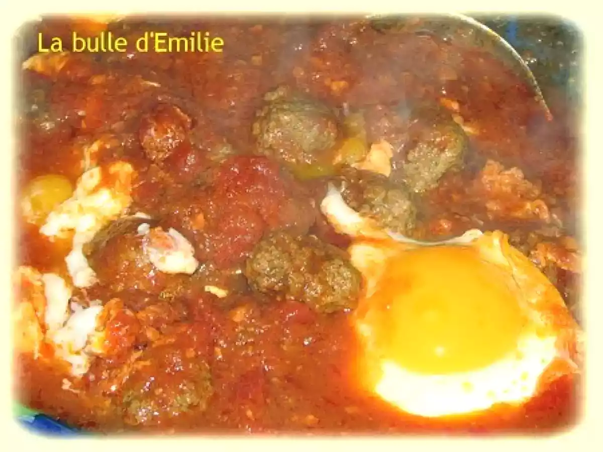 Encore de l'oriental avec un tajine de keftas aux oeufs