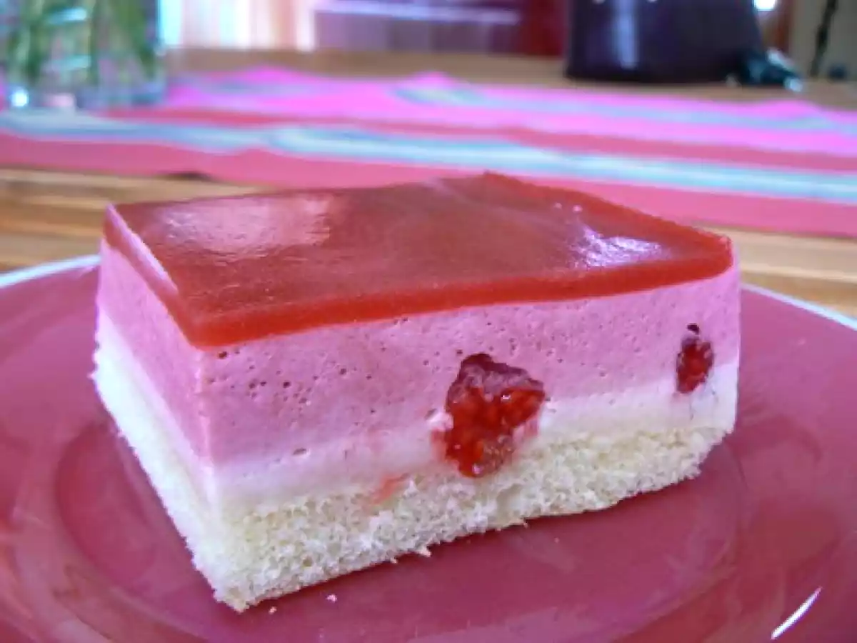 Encore un bavarois ... framboises, roses et litchis !