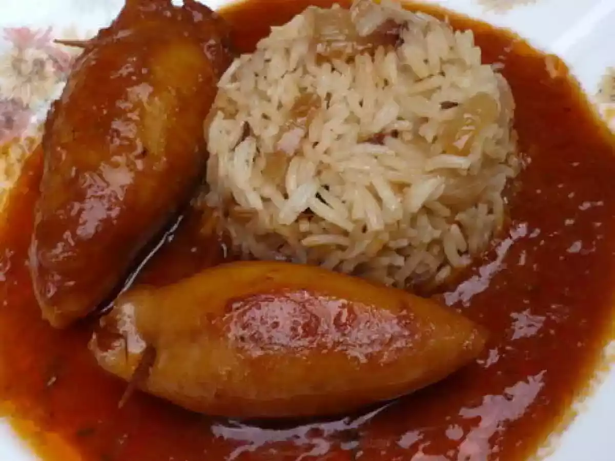 Encornets farcis aux amandes, sauce américaine