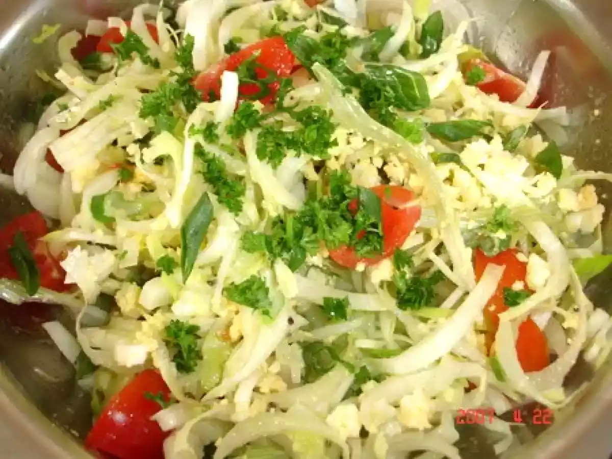 Endives à la sauce aux kiwis, asperges, et haricots