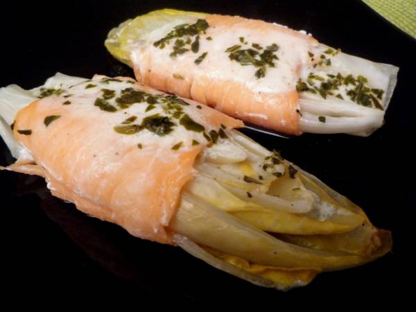 Endives au saumon fumé et crème légère citronnée