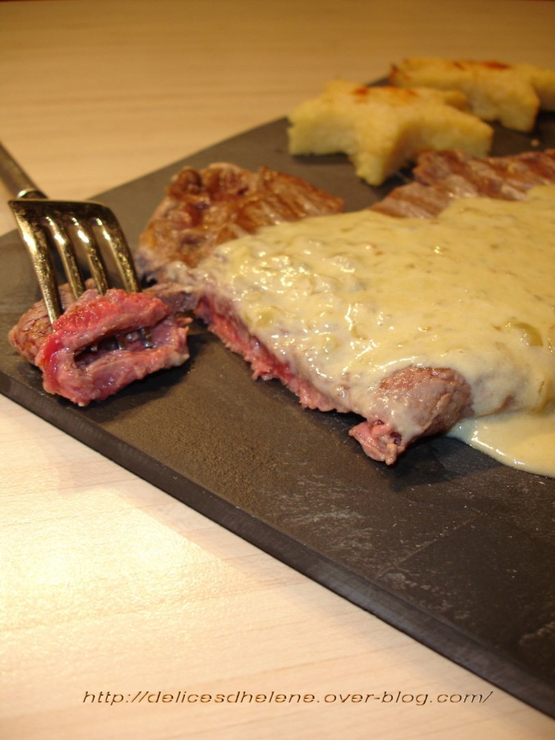 Entrecote sauce fourme d'ambert et vin blanc Recette Ptitchef