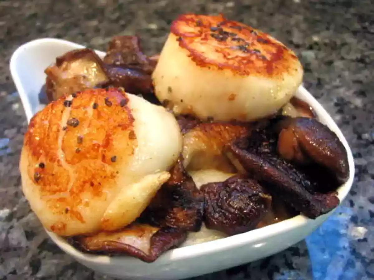 Entrée individuelle : verrine crème d'artichaut, shiitake grillés