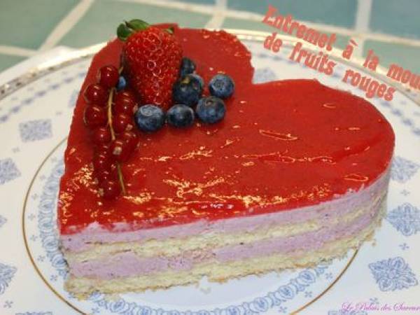 Entremet à la mousse de fruits rouges