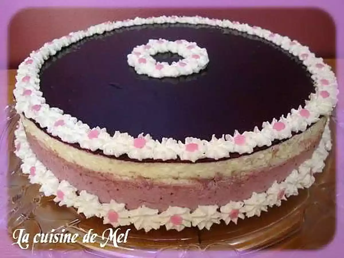 ENTREMET CHOCOLAT BLANC/CASSIS