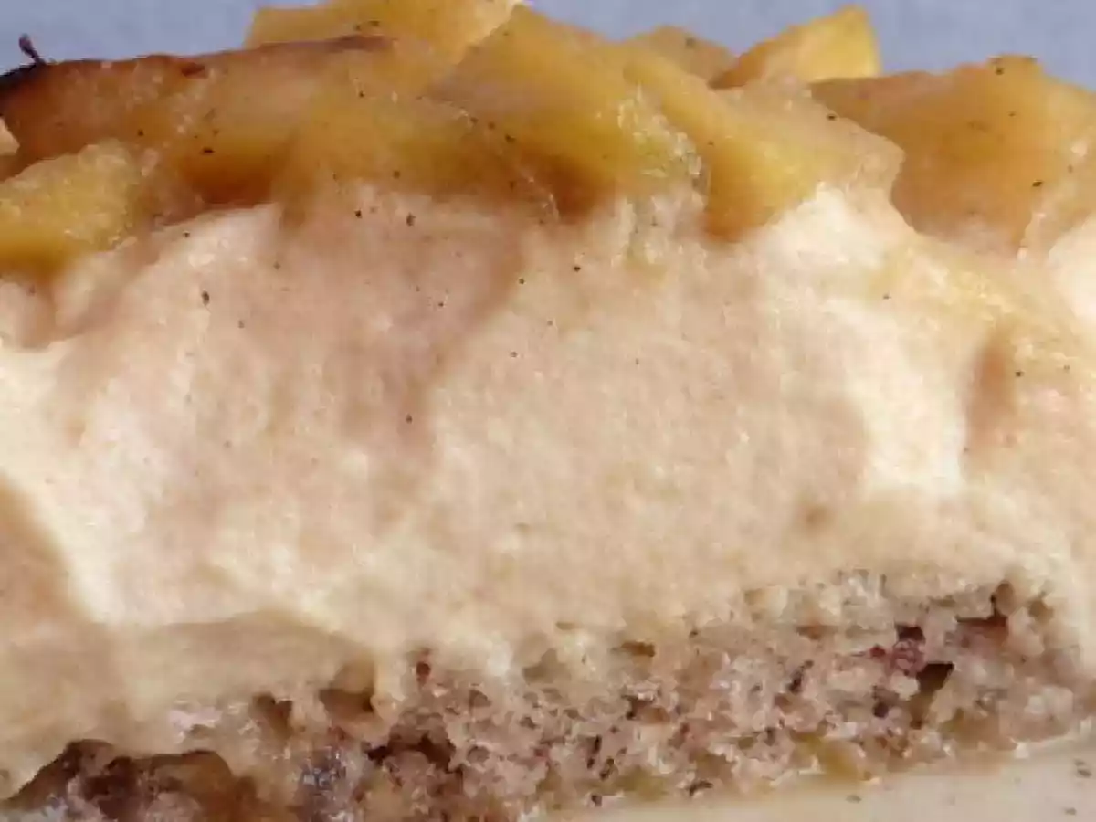 Entremet d'automne, pommes poêlées, mousse caramel sur dacquoise aux noisettes - photo 2