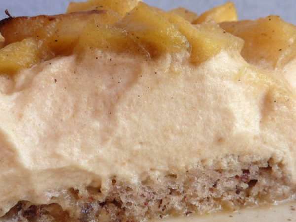 Entremet D Automne Pommes Poelees Mousse Caramel Sur Dacquoise Aux Noisettes Recette Ptitchef