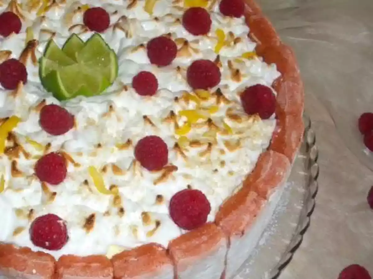 Entremet façon charlotte meringuée duo de mousses . nuage de framboise . - photo 3