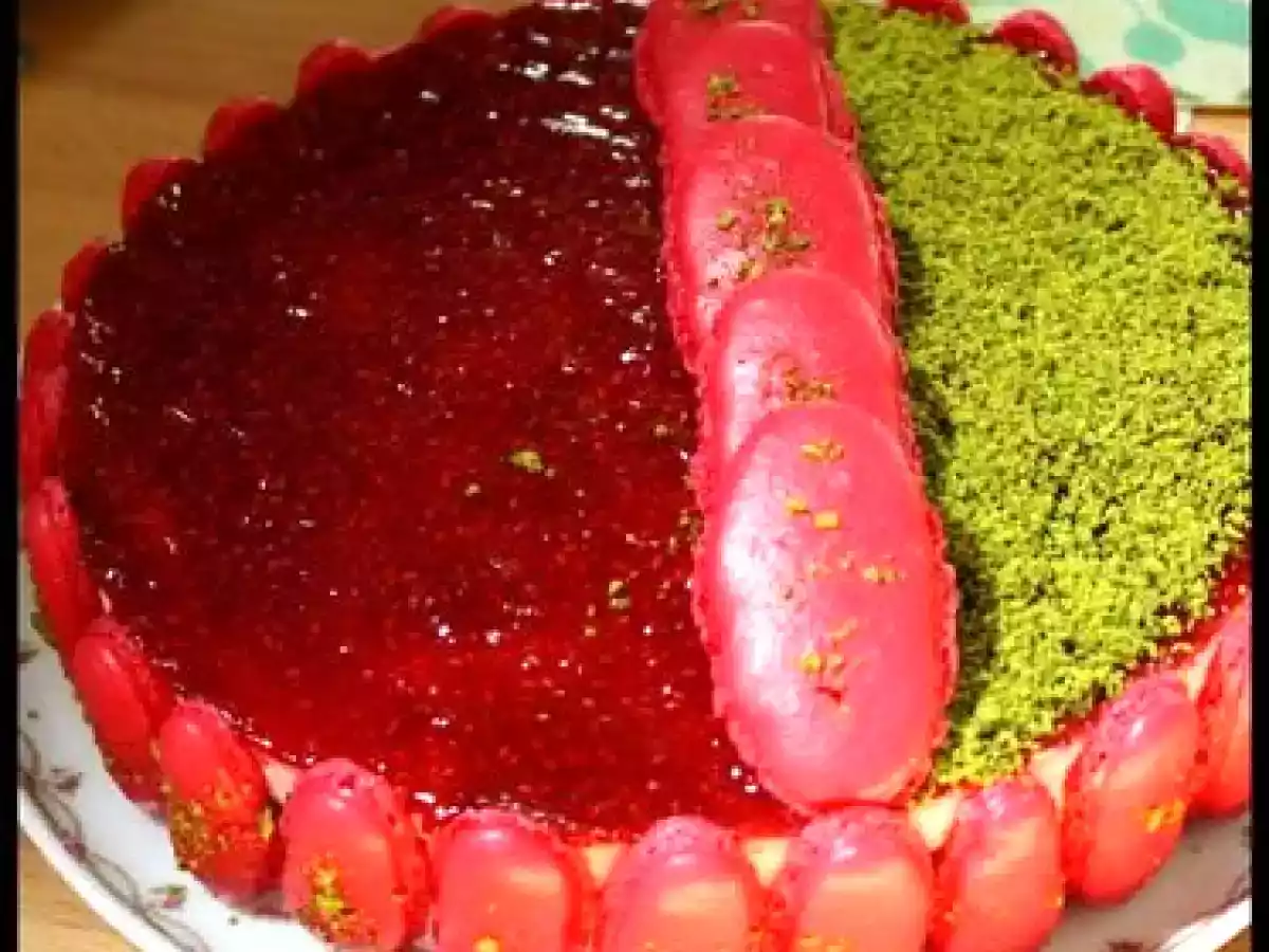 Entremet framboise, pistache, macaron - photo 3