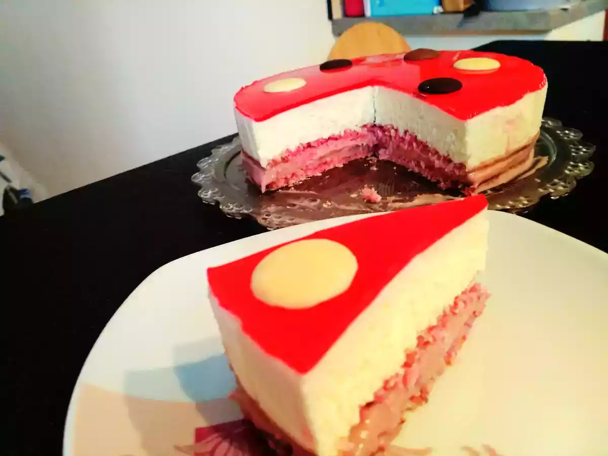 Entremet mousse coco et crémeux à la fraise / Fête des Mères