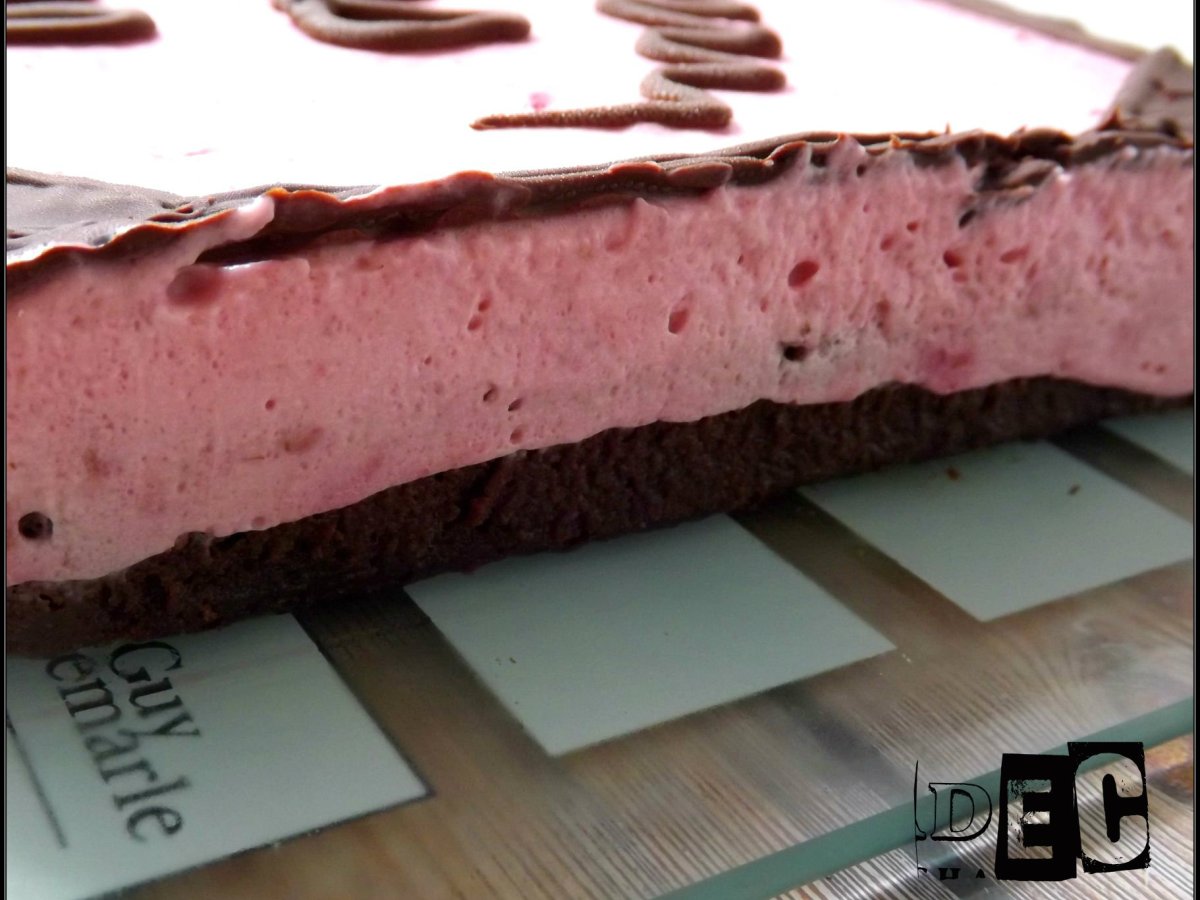 Entremet Mousse De Framboises Sur Fond De Gateau Au Chocolat Mascarpone Recette Ptitchef