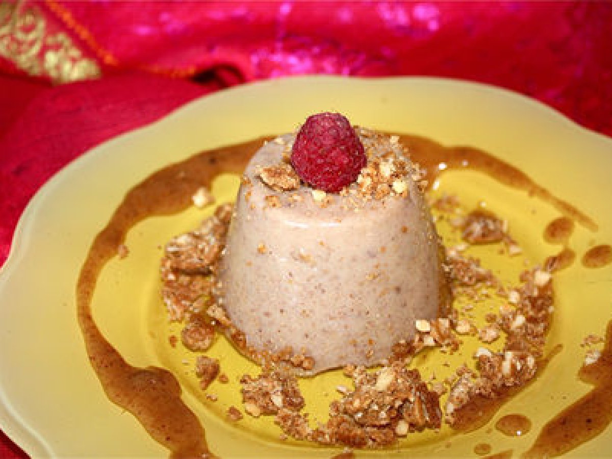 Entremet velouté au lait d'avoine et aux dattes, crème de noisette de