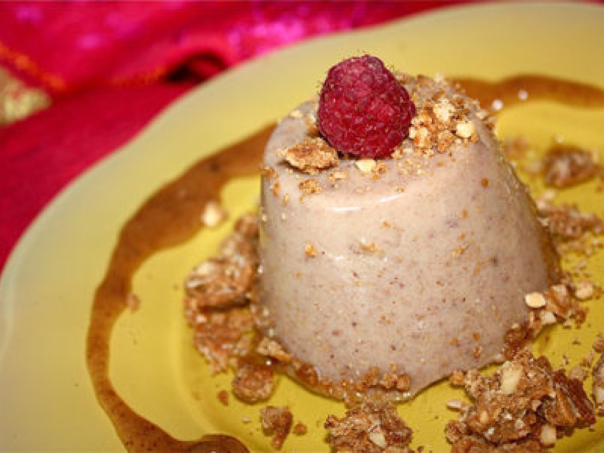 Entremet velouté au lait d'avoine et aux dattes, crème de noisette de
