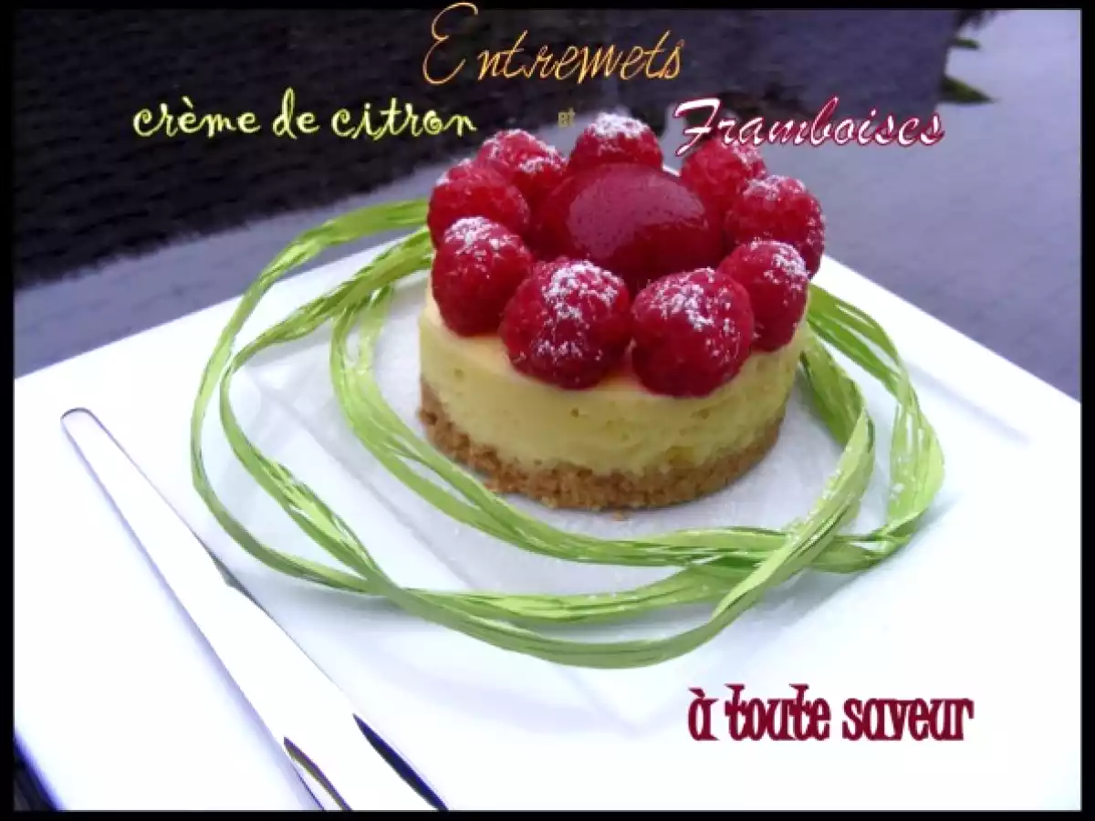 Entremets à la crème de citron et aux framboises