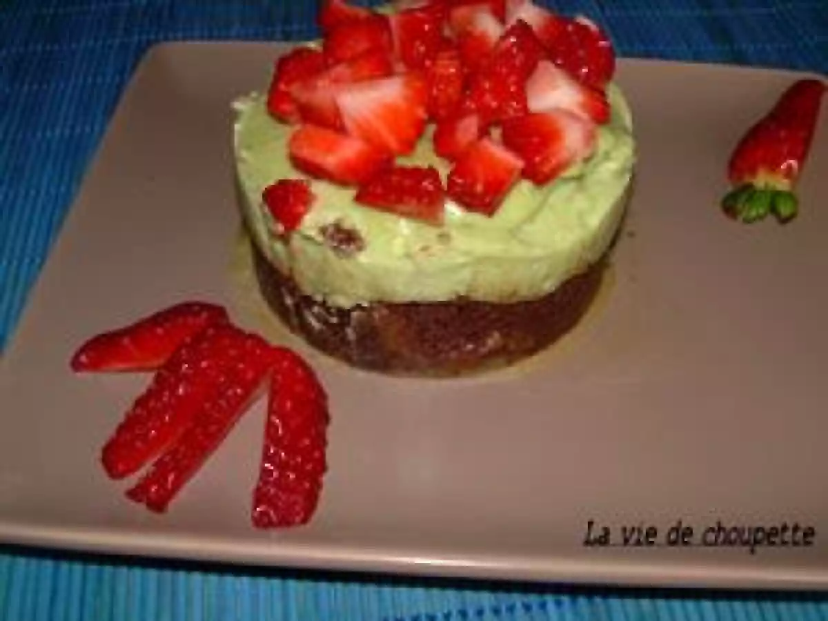 ENTREMETS CHOCOLAT, MOUSSELINE DE PISTACHE ET FRAMBOISE