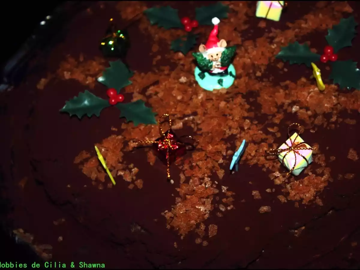 Entremets croustillant aux noisettes et duo de mousse au chocolat