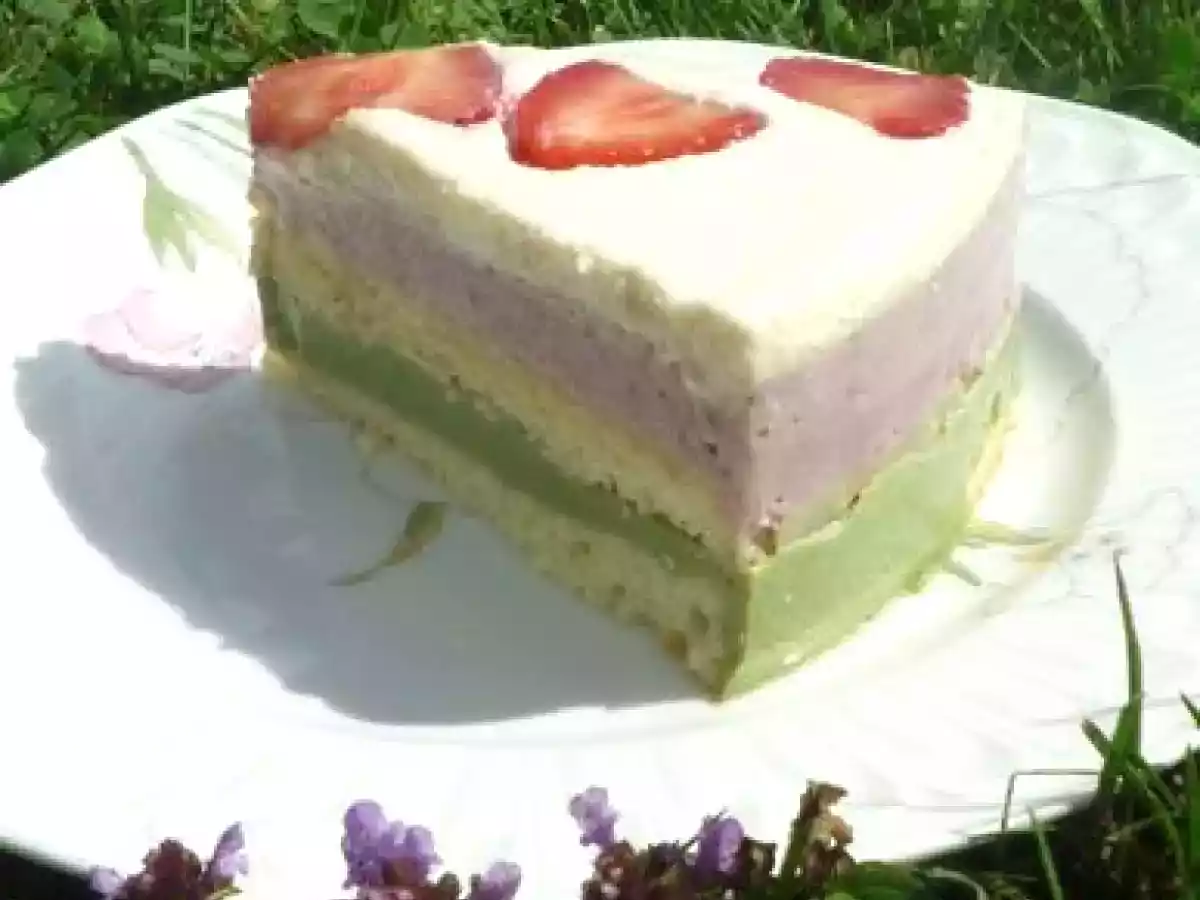 Entremets fraicheur d'été trois parfums : Matcha/Fraises/Chocolat blanc