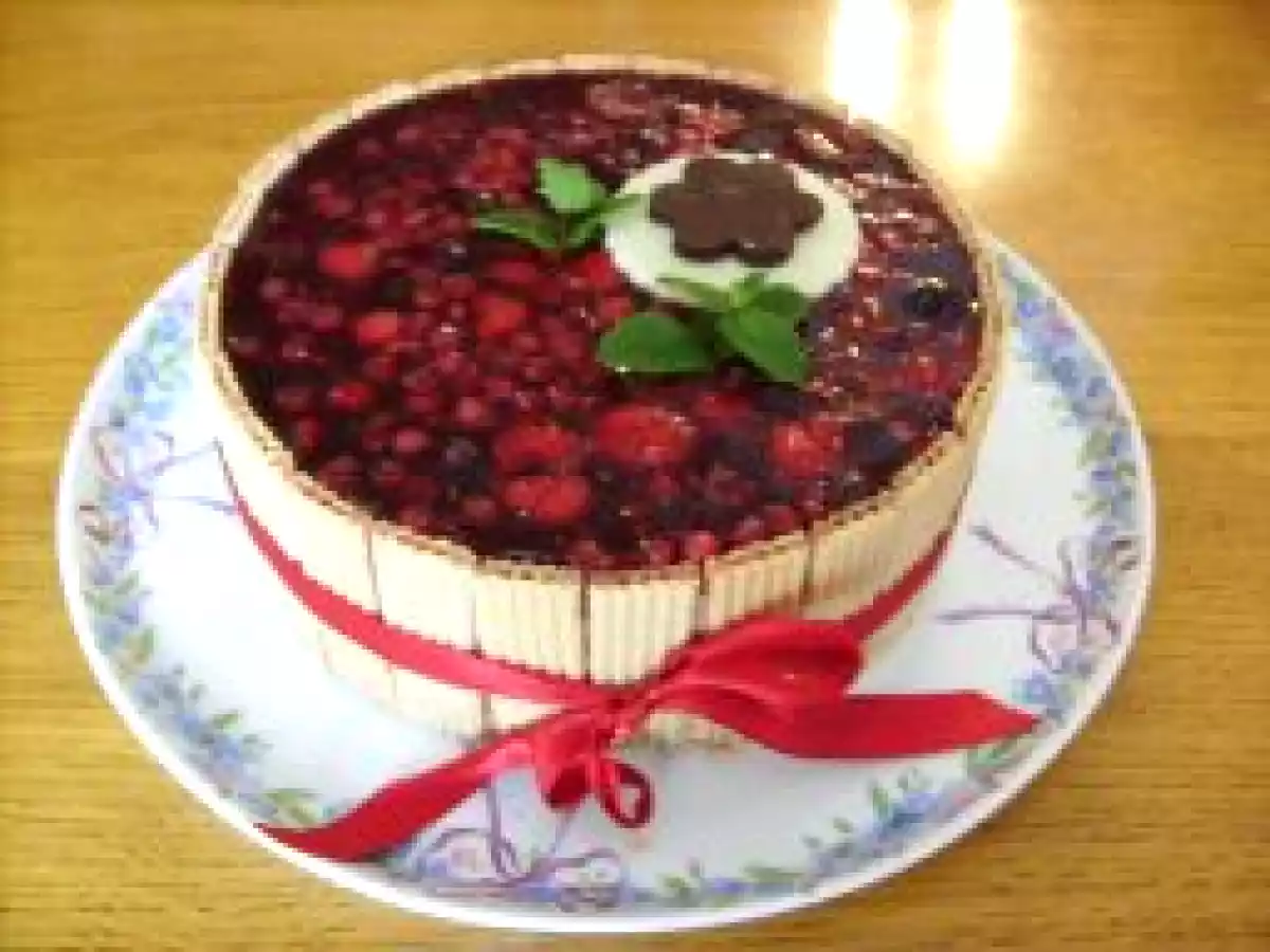 Entremets Framboises, Chocolat Blanc et Fruits Rouges en Gelée