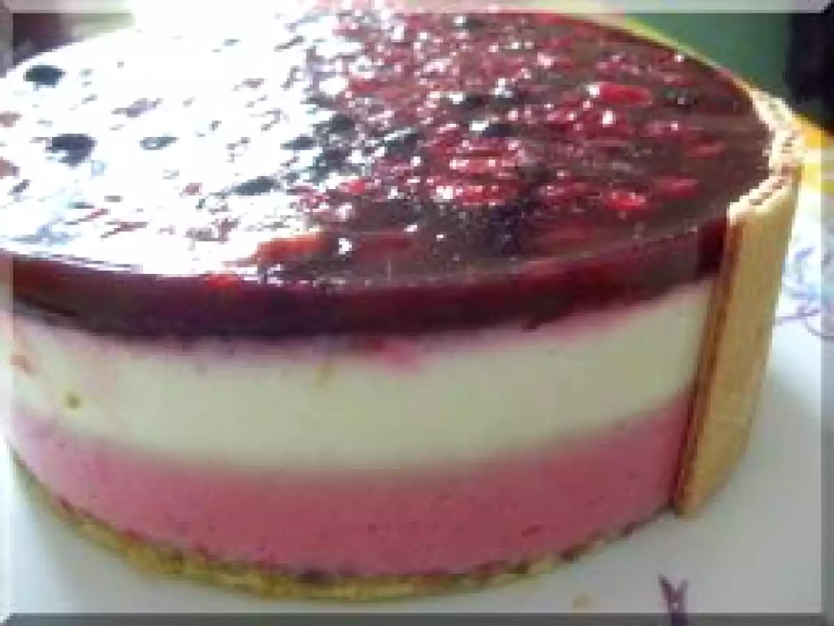 Entremets Framboises, Chocolat Blanc et Fruits Rouges en Gelée - photo 2