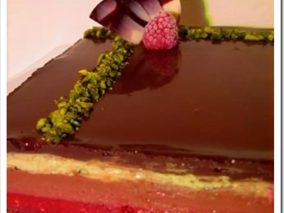 Entremets Plaisir pistache, chocolat et framboises...