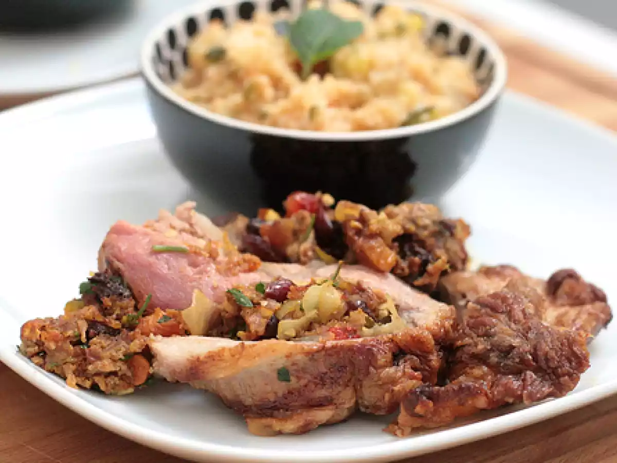 Épaule d'agneau farcie aux amandes & aux fruits séchés - Bulgur aux légumes