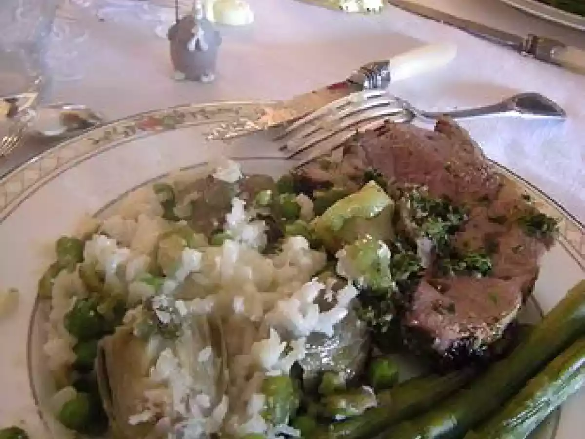 Épaule d'agneau roulée et farcie d'herbes fraiches et risotto verdura