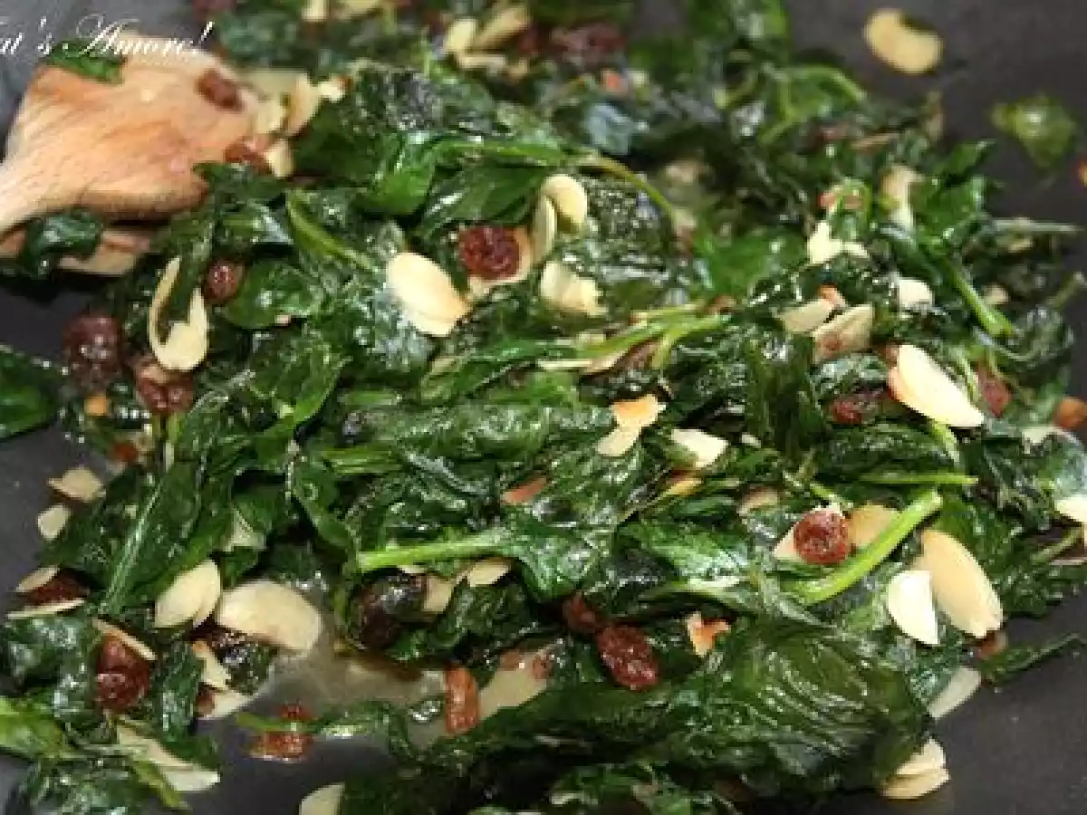 Epinards avec amandes et raisins secs