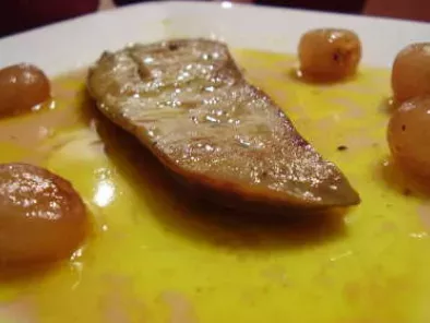 Escalope de foie gras poêlée au raisin