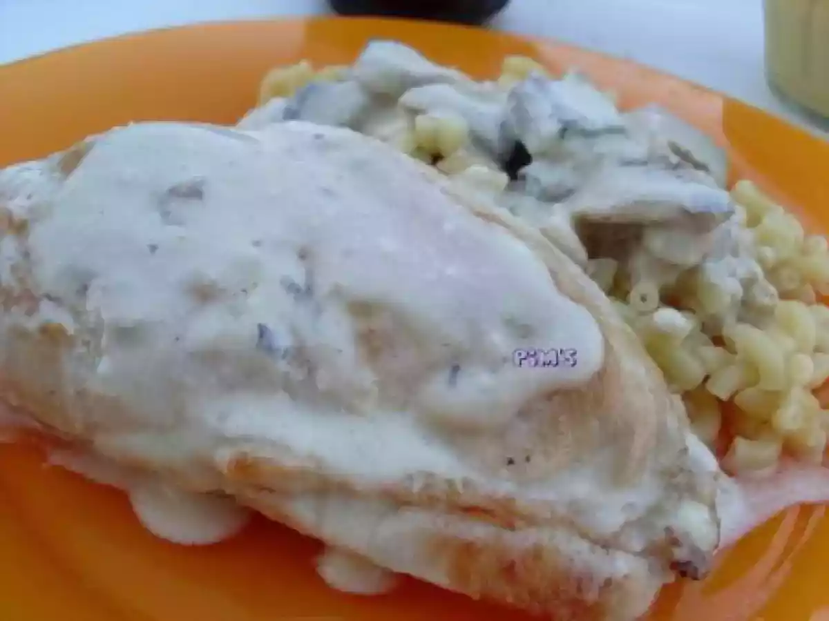 Escalope de poulet à la crème et aux champignons