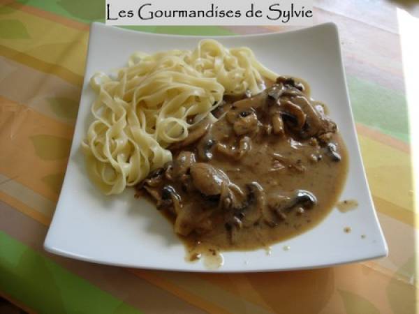 Escalopes de Veau Sauce Crème Champignons