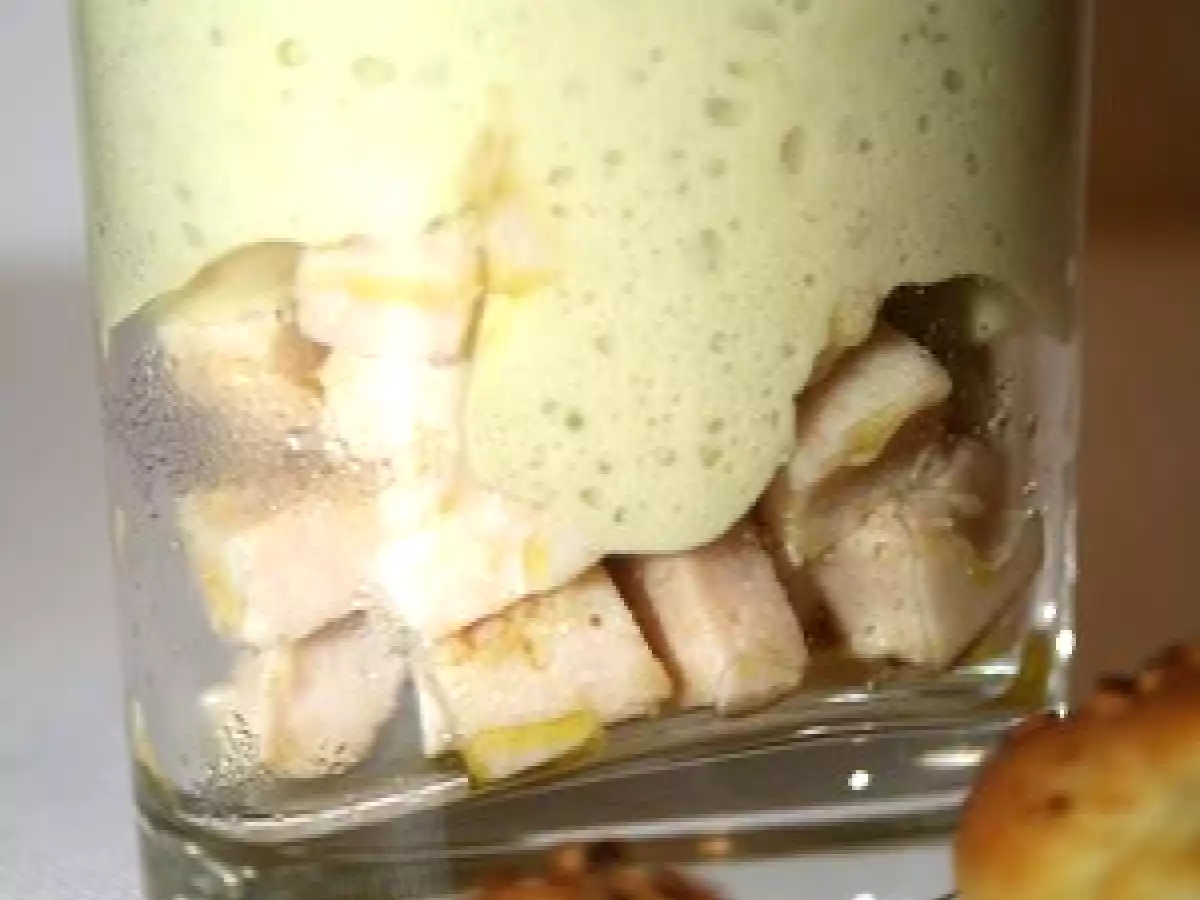 Espuma d'asperges vertes sur cubes de poulet grillés - photo 2