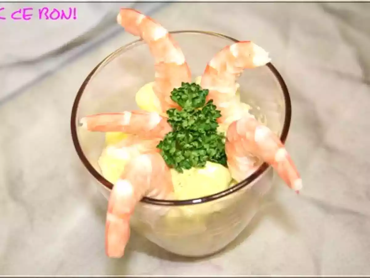 Espuma d'avocat aux crevettes épicées