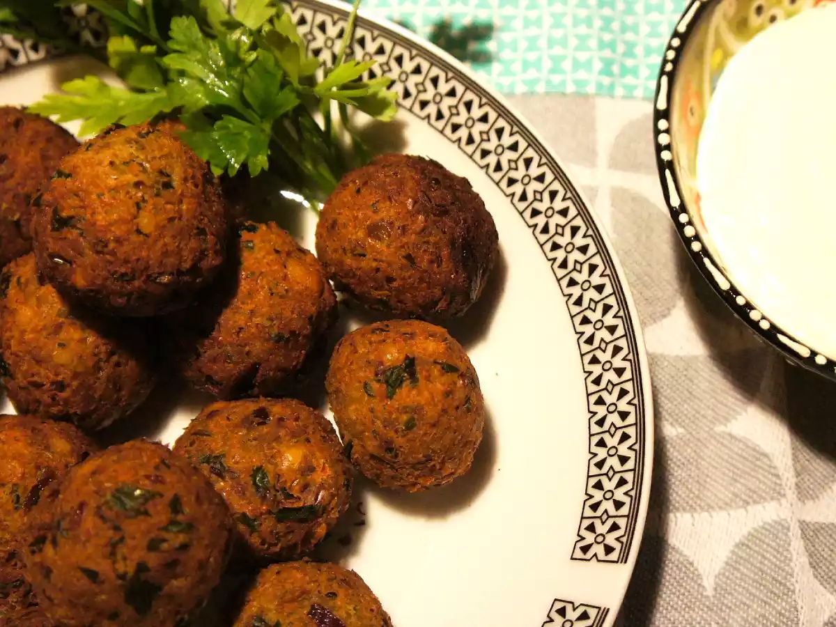 Falafels à la sauce au yaourt, citron et tahin