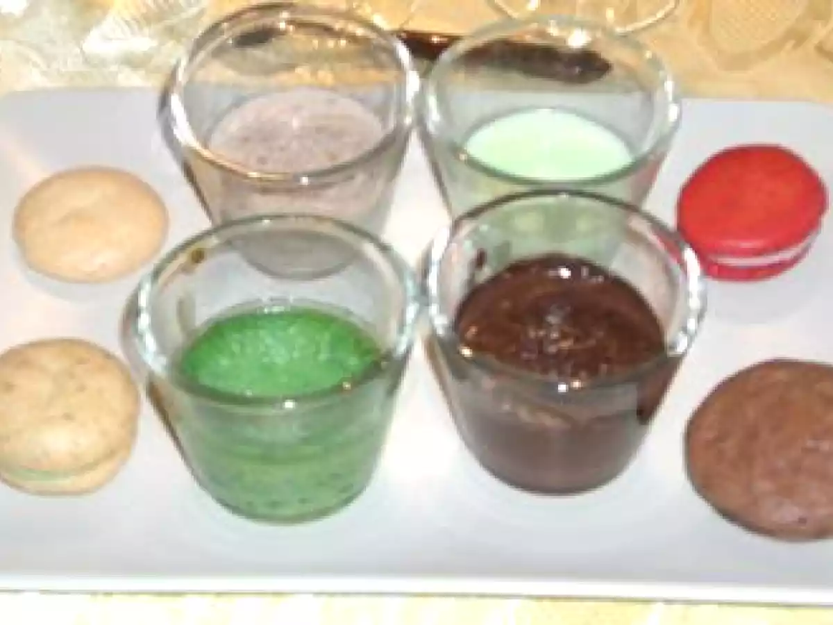 Farandole de Desserts pour l'anniversaire de maman: Petites Crèmes et Macarons