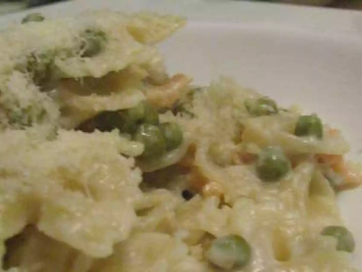 Farfalles au saumon fumé et petits pois - photo 3