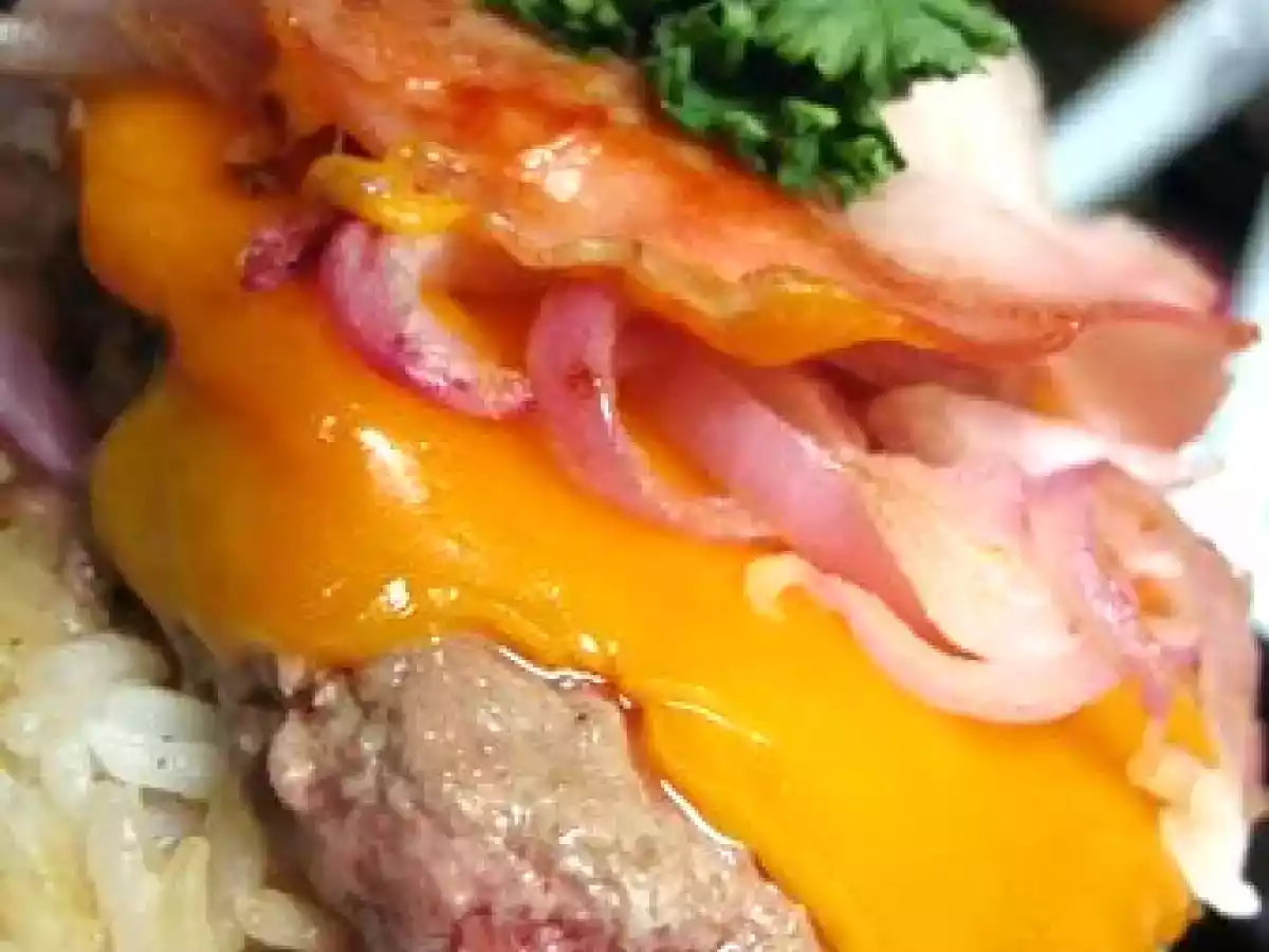 Fast food chic à la maison. Recette du bacon burger hyperprotéiné à demi-nu... - photo 2