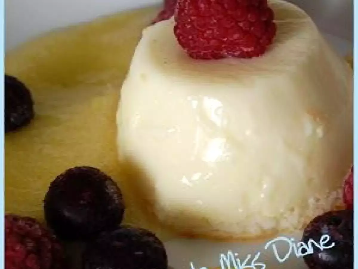 Fausse crème brûlée et flan à la vanille et à la noix de coco avec coulis d'ananas - photo 2