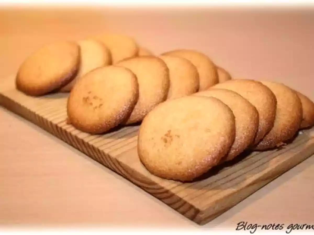 Faux macarons ou plus simplement biscuits à l'amande