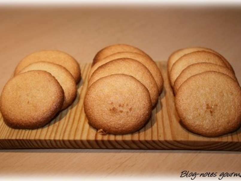 Faux macarons ou plus simplement biscuits à l'amande - photo 2