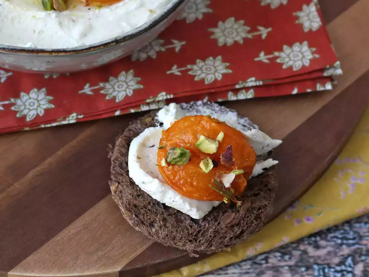 Feta fouettée et abricots rôtis, la tartinade parfaite pour l'apéro ! - photo 3