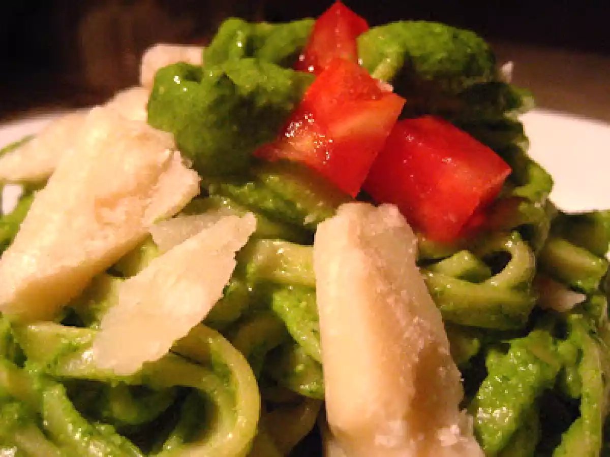 Fettuccine spinaci ou pâtes au pesto d'épinards - photo 3