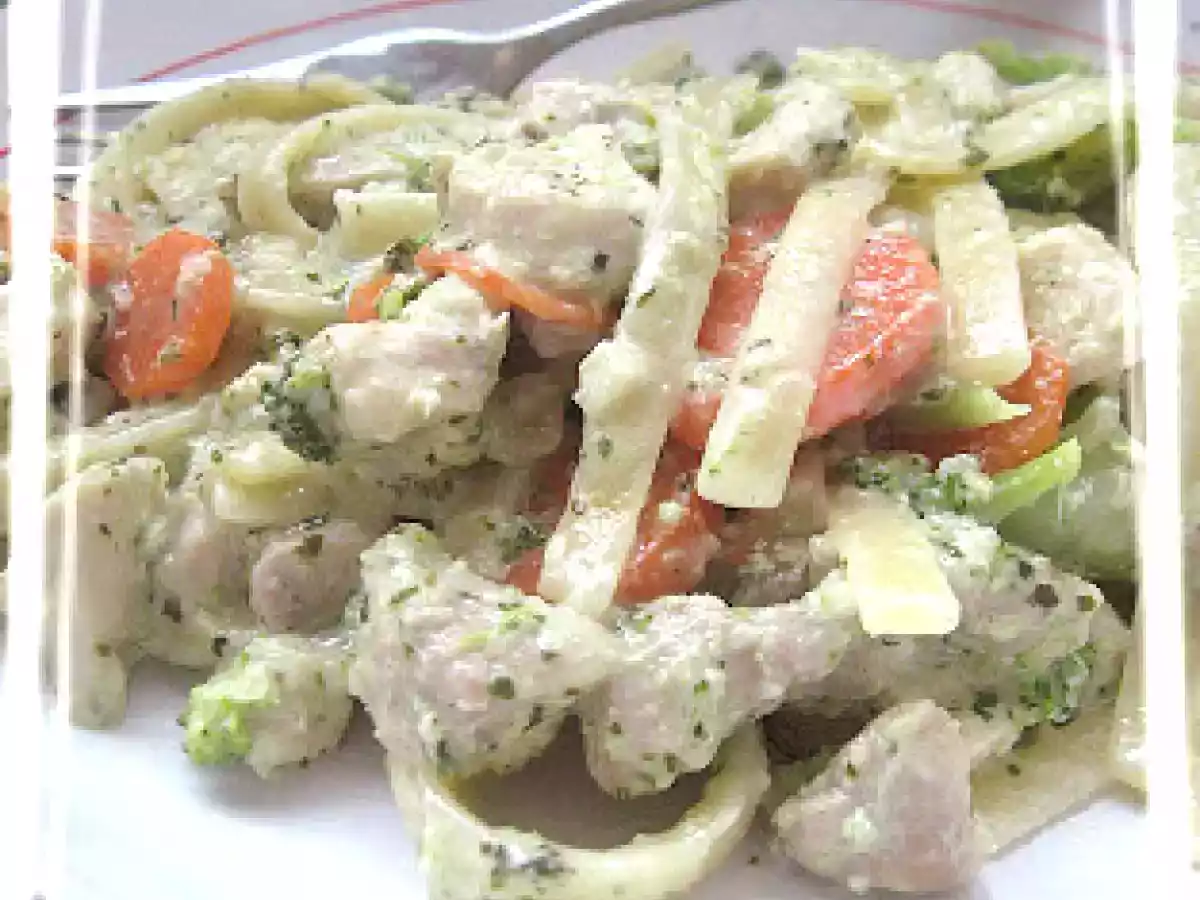 Fettucine au poulet, sauce au pesto