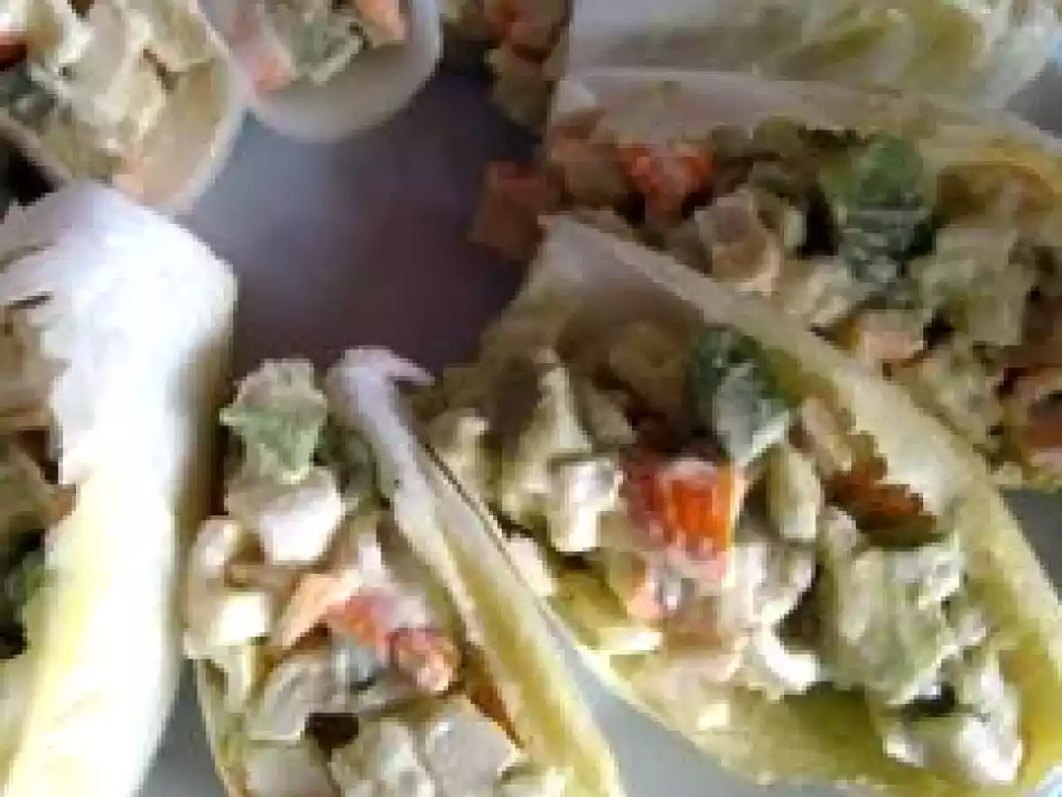 Feuille d'endive au surimi et avocats