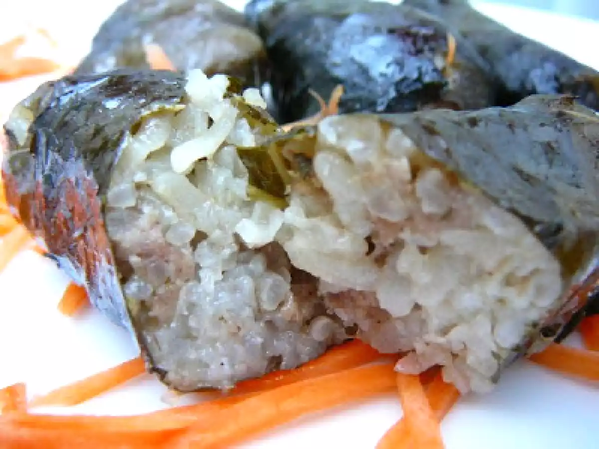 Feuilles de vignes farcies, stuffed vine leaves
