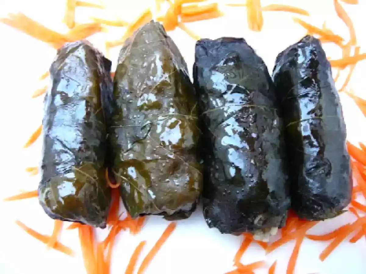 Feuilles de vignes farcies, stuffed vine leaves - photo 2