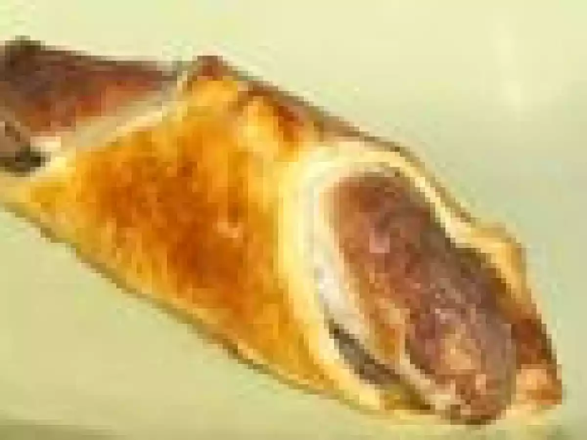 Feuilleté de boudin blanc truffé aux morilles, à la confiture d'oignon et de poire